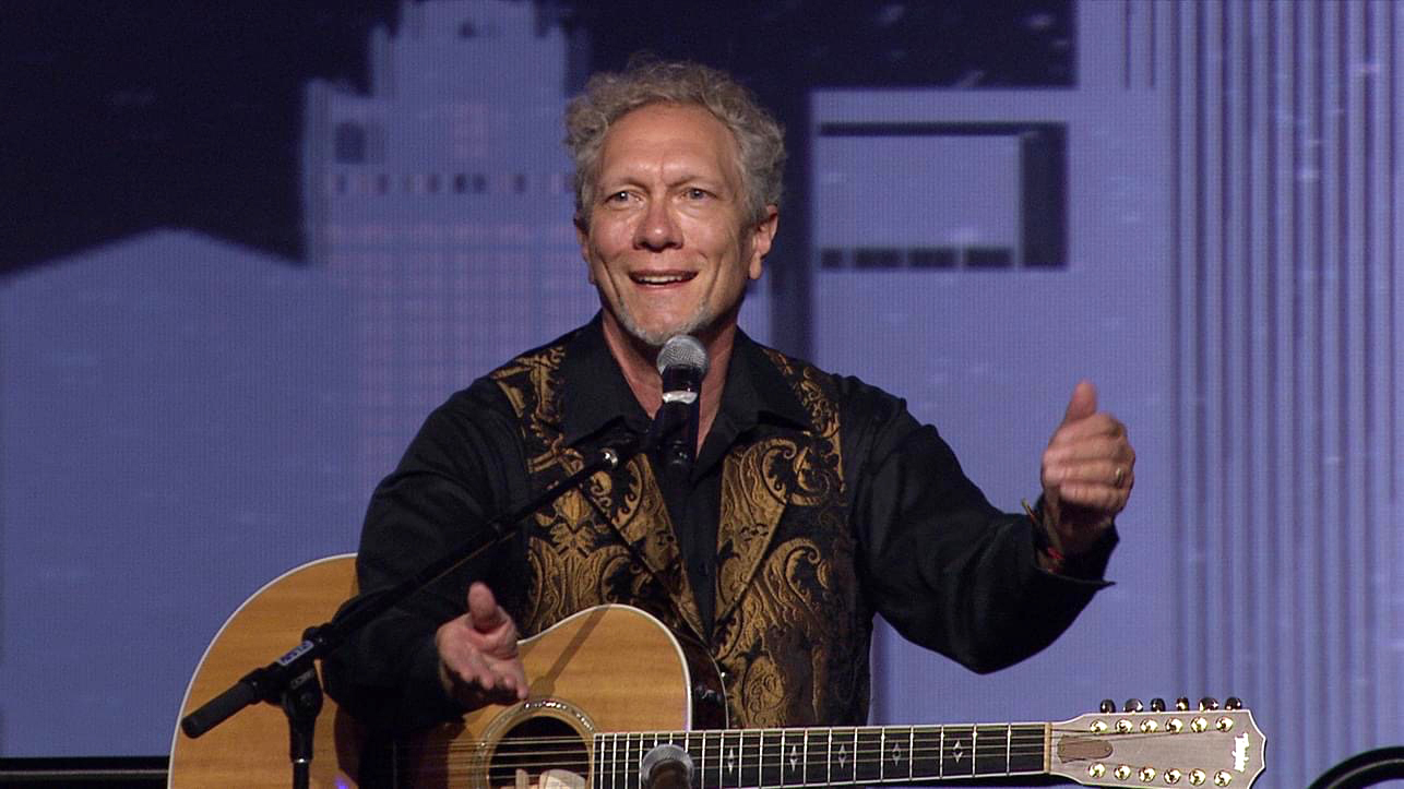 Portrait of Dennis Warner in concert